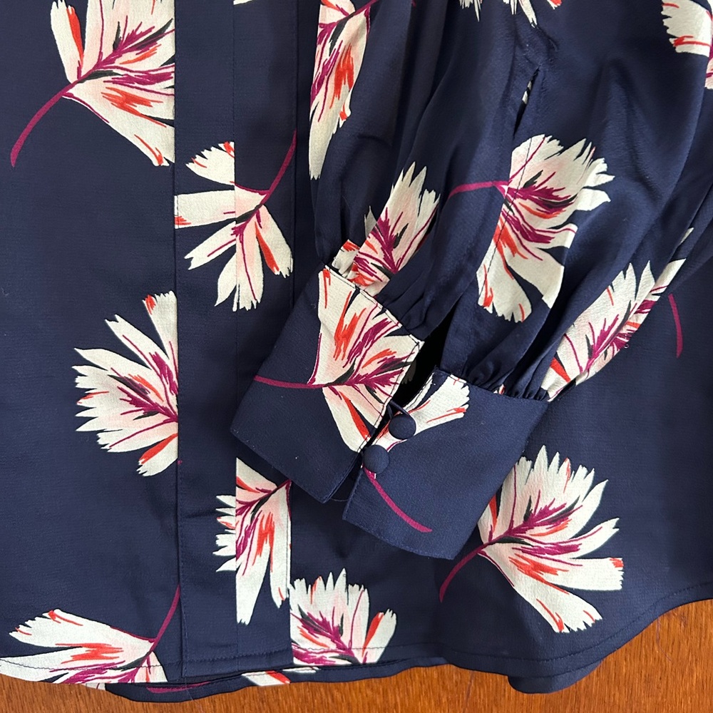 Express Navy Floral Blouse - Picture 4 of 7